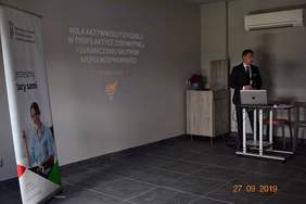 Pokaż zdjęcie: Prelekcja przedstawiciela AWF dr Damiana Kani