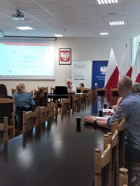 Pokaż zdjęcie: pracownik Oddziału zajmujący się współpracą z administracją publiczną 