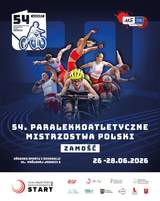 Grafika przedstawia grupę zawodniczek i zawodników podczas konkurencji lekkoatletycznych. W centrum znajdują się osoby poruszające się na wózkach sportowych, a wokół nich sportowcy w dynamicznych pozach. Tło jest ciemne, z elementami przypominającymi bieżnię lekkoatletyczną.