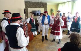 Pokaż zdjęcie: Występ zespołu "Pogórzanie"