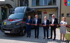 Pokaż zdjęcie: Bezpieczny autobus dla podopiecznych ZPSWR w Cudzynowiacach