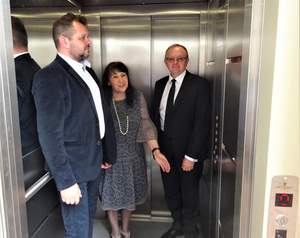 Oddział Świętokrzyski PFRON przekazał na zakup windy 150 tys. zł. 