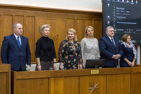 Pokaż zdjęcie: Dzisiejszą sesję poprowadziła pani Elżbieta Piniewska – przewodnicząca sejmiku