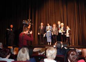 Pokaż zdjęcie: Wręczenie podziękowań osobom i instytucjom wspierającym FON w Podolanach