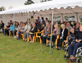 Pokaż zdjęcie: uczestnicy i goście imprezy integracyjnej