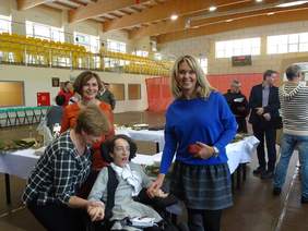 Pokaż zdjęcie: Ewa Wachowicz i uczestnicy konkursu 