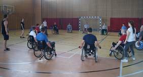 Pokaż zdjęcie: uczestnicy warsztatów aktywnej rehabilitacji w Kleszczowie