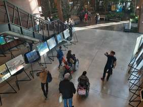 Pokaż zdjęcie: Wystawa prac pokonkursowych etapu wojewódzkiego XVII edycji Ogólnopolskiego Konkursu Plastycznego pn. „Sztuka Osób Niepełnosprawnych”, pt. ”Podróże moich marzeń” w ECS