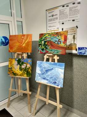 Pokaż zdjęcie: Wystawa prac plastycznych uczestników WTZ