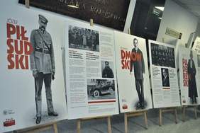 Ujęcia z wystawy upamiętniającej 100-lecie odzyskania niepodległości przez Polskę