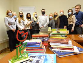 Pokaż zdjęcie: Pracownicy Oddziału Świętokrzyskiego PFRON wsparli pensjonariuszy domu seniorów w Czyżowicach.