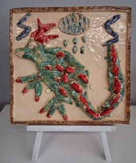 Pokaż zdjęcie: Rzeźba na stelażu przedstawiąjąca smoka 