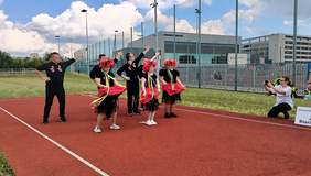 Pokaż zdjęcie: Występ artystyczny na rozpoczęcie turnieju 