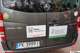 Pokaż zdjęcie: Uroczystość przekazania busa dla podopiecznych Środowiskowego Domu Samopomocy „Tulipan” w Kaliszu