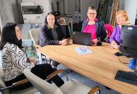 Pokaż zdjęcie: Podpisanie umowy