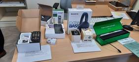 Pokaż zdjęcie: Zdjęcie przedstawia nowoczesny sprzęt elektroniczny