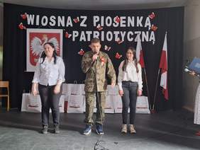 Pokaż zdjęcie: Recytowanie wiersza