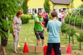 Pokaż zdjęcie: Rozgrywki sportowe - rzuty woreczkami do celu