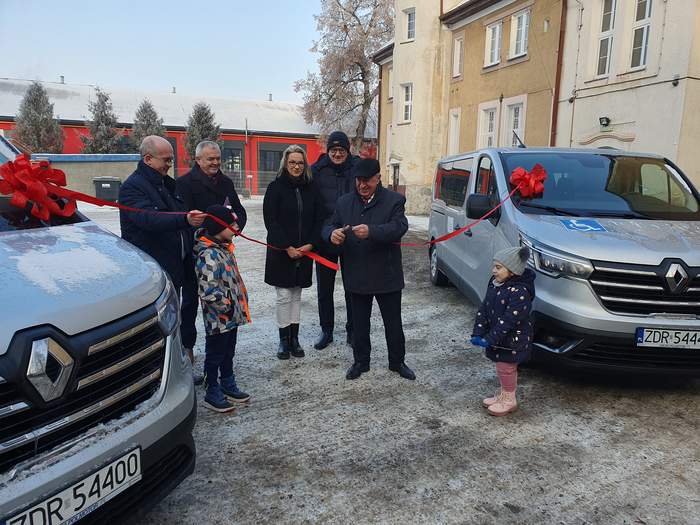 Pokaż zdjęcie: Uroczyste przekazanie nowych pojazdów