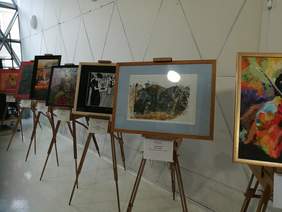 Pokaż zdjęcie: Wystawa prac ubiegłorocznego Konkursu Plastycznego w opolskim Teatrze Lalki i Aktora