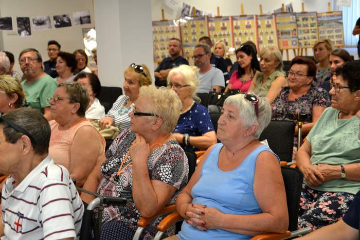Pokaż zdjęcie: Uczestnicy konferencji "Bezpieczeństwo seniorów na Sądecczyźnie"