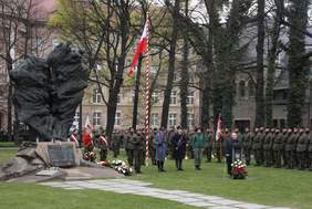 Pokaż zdjęcie: Wielkopolskie obchody 79. rocznicy Zbrodni Katyńskiej