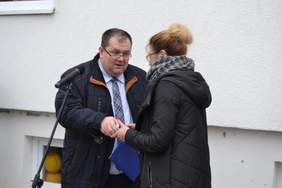 Pokaż zdjęcie: Przekazanie kluczy przez wójta gminy Jedwabno