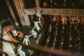 Pokaż zdjęcie: Spektakl WESELE reż. Igor Gorzkowski z audiodeskrypcją, fot. Dorota Koperska