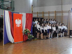 Pokaż zdjęcie: Występ szkolnego chóru