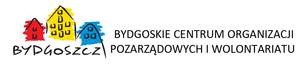 Logo Bydgoskiego Centrum Organizacji Pozarządowych i Wolontariatu: od lewej rysunkowe 3 domki w kolorach czerwonym, żółtym i niebieskim, pod spodem napis BYDGOSZCZ i z prawej nazwa organizacji