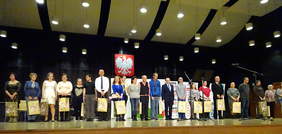 Pokaż zdjęcie: przedstawiciele placówek występujących podczas Przeglądu Twórczości Osób Niepełnosprawnych 