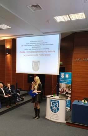 Pokaż zdjęcie: dr Anna Dobrychłop, Pełnomocnik Rektora AJP ds. studentów niepełnosprawnych