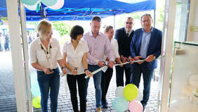 Uroczyste przecięcie wstęgi w Ciastkarni