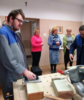 Pokaż zdjęcie: Wizyta dyrektor Marty Mordarskiej w WTZ w Gostwicy