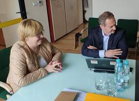 Pokaż zdjęcie: Dyrektor Marta Mordarska oraz dyrektor Jakub Szymański