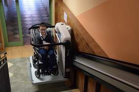 Pokaż zdjęcie: Oddanie do użytku platformy przyschodowej dofinansowanej ze środków PFRON dla Zespołu Szkół Specjalnych w Kościanie