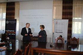 Pokaż zdjęcie: Współpraca będzie dotyczyć realizacji wspólnych projektów na rzecz osób niepełnosprawnych oraz wspieranie inicjatyw partnerskich dot. studentów