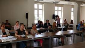 Pokaż zdjęcie: Prezesa Zarządu PFRON Dorota Habich i Dyrektor Oddziału Lubuskiego PFRON w trakcie warsztatów