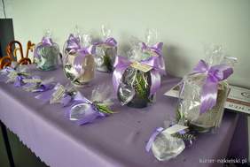 Pokaż zdjęcie: Zaproszonym gościom wręczono drobne upominki