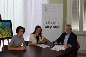 Pokaż zdjęcie: Jerzy Dębski Dyrektor Oddziału Lubelskiego PFRON i Agata Grula Dyrektor Generalny Lubelskiego Urzędu Wojewódzkiego
