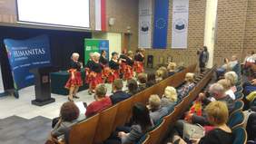 Pokaż zdjęcie: Występy zespołu tanecznego 