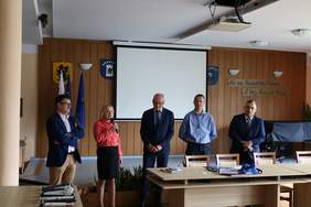 Pokaż zdjęcie: Katarzyna Heba, Wojciech Jaworowski Z-ca Burmistrza Kartuz, Marek Wysocki Centrum Projektowania Uniwersalnego PG, Mariusz Garski	Kierownik działu Pomocy Osobom Niepełnosprawnym oraz Dariusz Majorek Dyrektor Oddziału Pomorskiego PFRON.