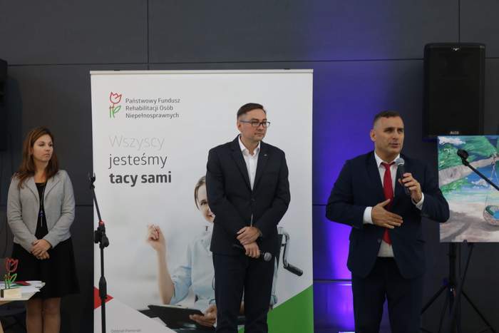 Pokaż zdjęcie: Sebastian Tyrakowski - Zastępca Dyrektora Muzeum Emigracji oraz Dariusz Majorek - Dyrektor Oddziału Pomorskiego PFRON.