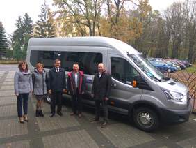 Pokaż zdjęcie: Uroczyste przekazanie nowego autobusu