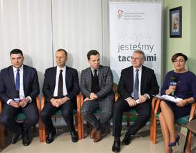 Pokaż zdjęcie: Pięciu gości programu