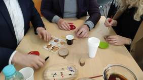 Pokaż zdjęcie: Robienie dekoracji