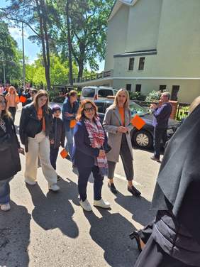 Pokaż zdjęcie: Zdjęcie kobiet podczas marszu godności.