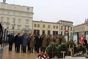 Pokaż zdjęcie: Przedstawiciele służb mundurowych
