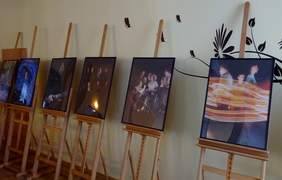 Pokaż zdjęcie: Wystawa pt.: „Malowanie światłem” Stowarzyszenia Na Rzecz Osób Niepełnosprawnych „Iskra” z Poznania