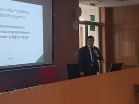 Pokaż zdjęcie: Krzysztof Kaca podczas prezentacji
